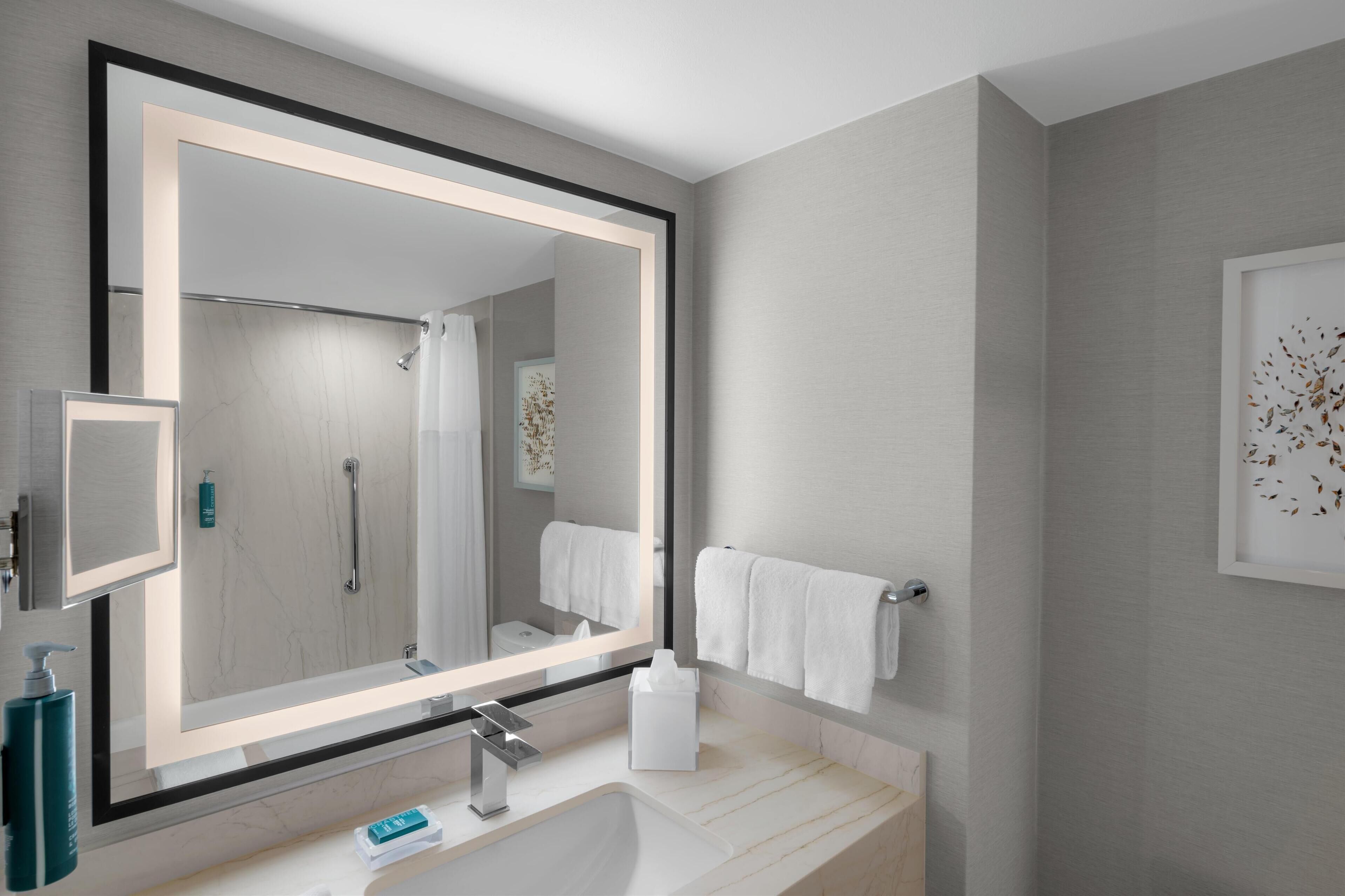 Miljøvennlige toalettsaker, hårføner og håndklær