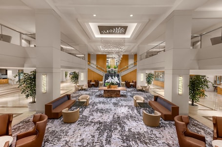 Lobby. Hilton Los Angeles Airport