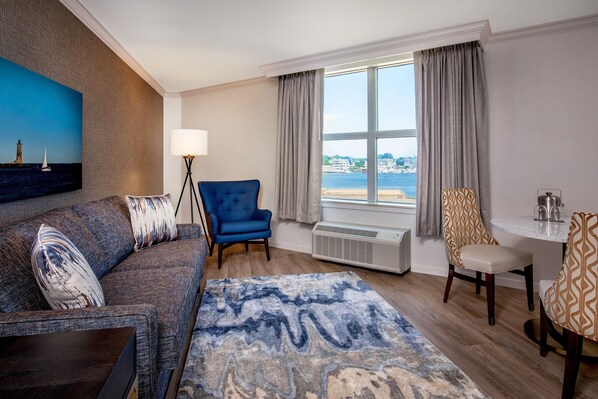 Premium bedding, in-room safe, desk, blackout curtains