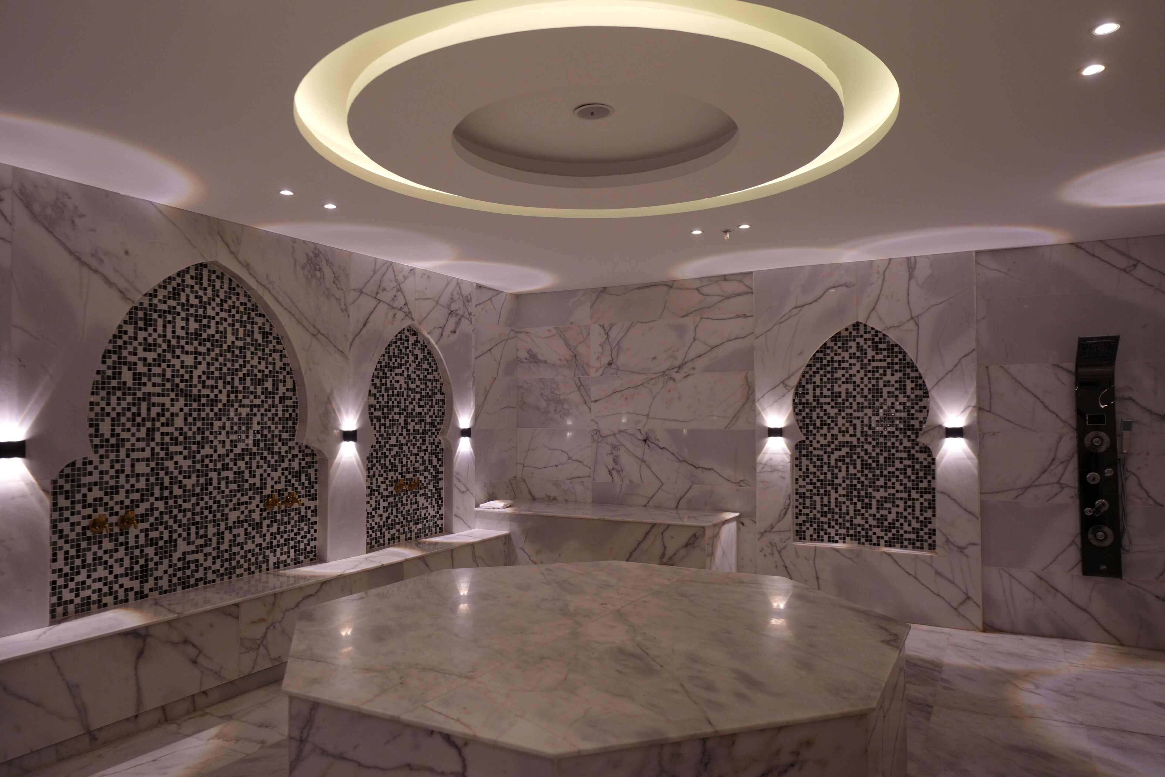 3 treatment rooms, massages