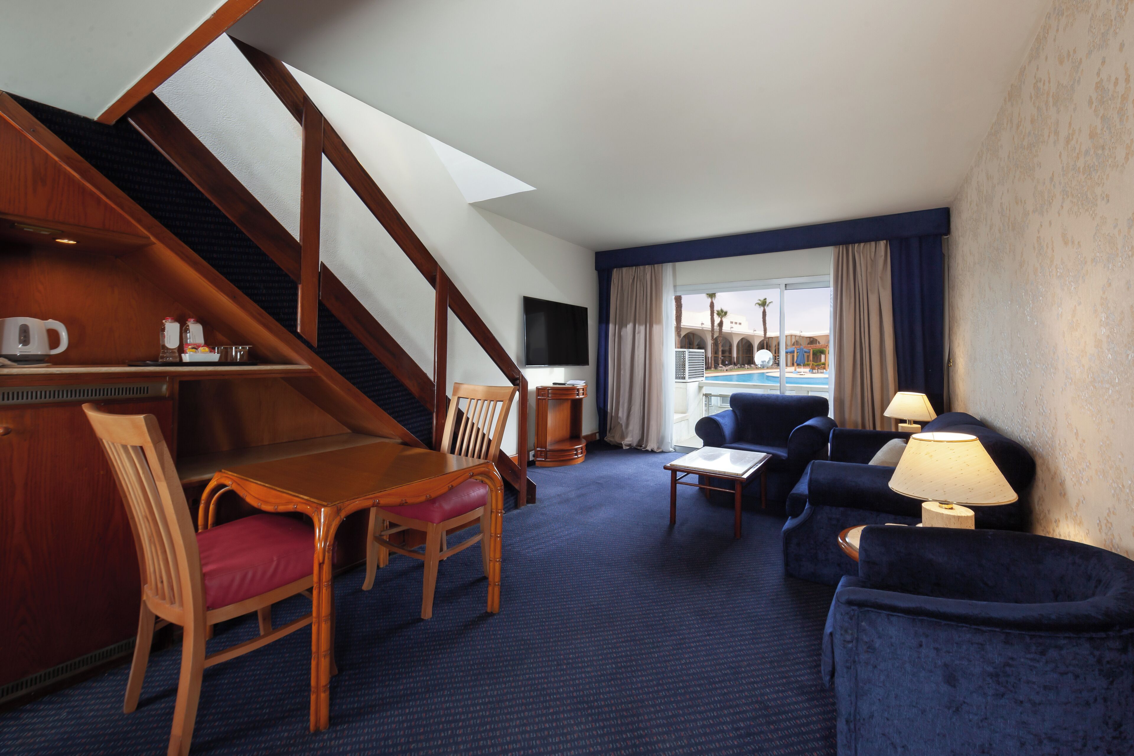 Twin Bed Duplex Suite | Egyptian cotton sheets, minibar, in-room safe, desk