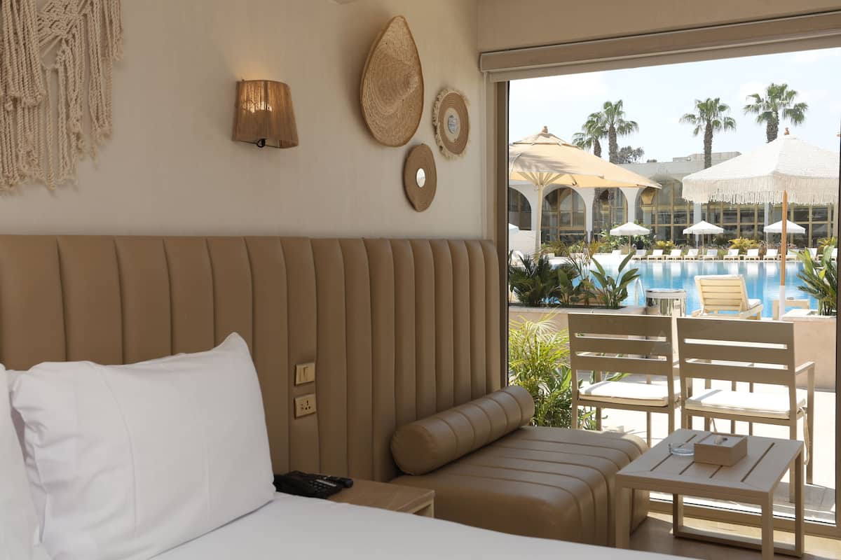 Egyptian cotton sheets, minibar, in-room safe, desk