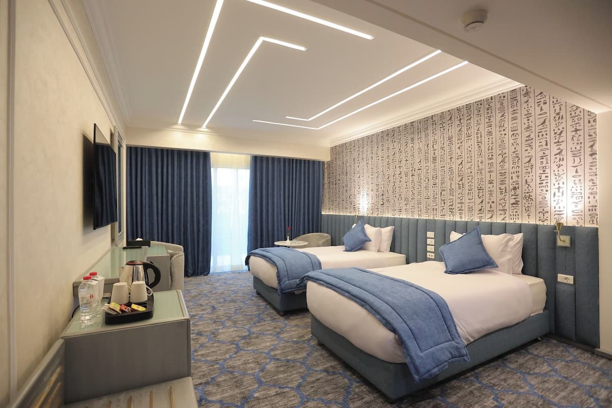 Deluxe Twin Room-Anubis | Egyptian cotton sheets, minibar, in-room safe, desk