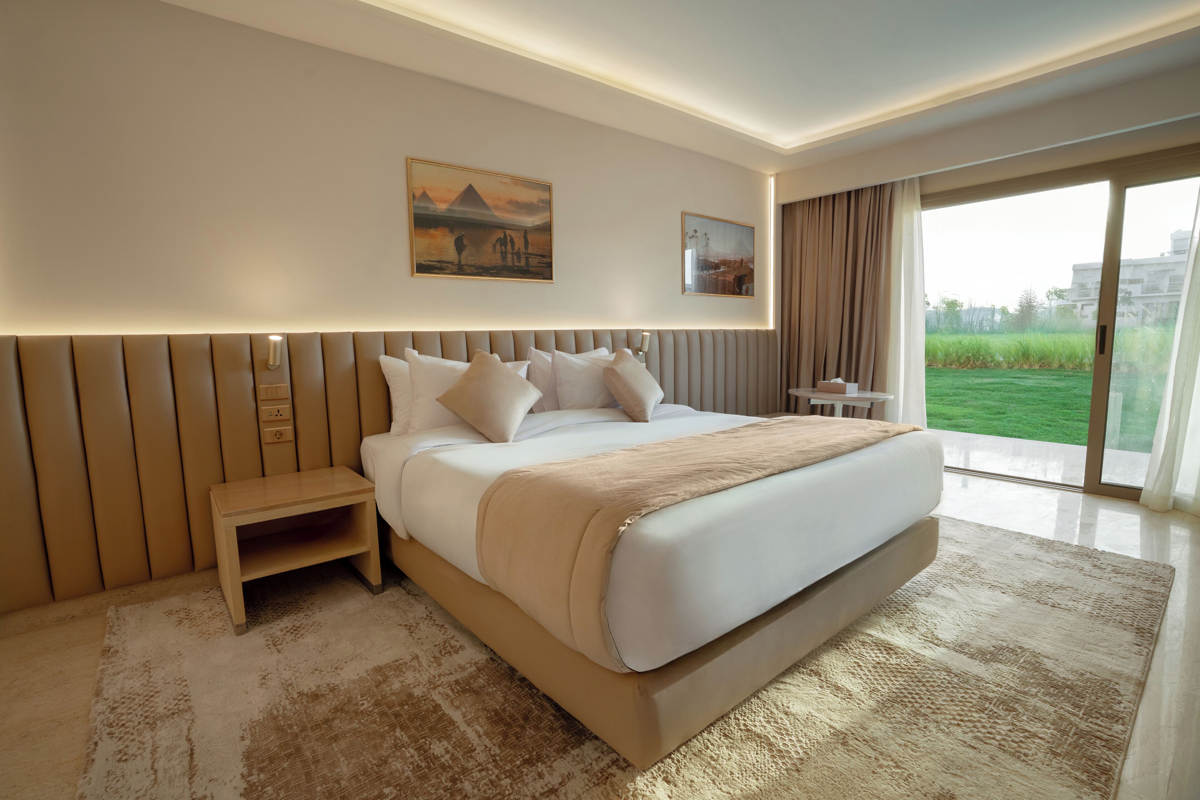 King bed Super Deluxe | Egyptian cotton sheets, minibar, in-room safe, desk