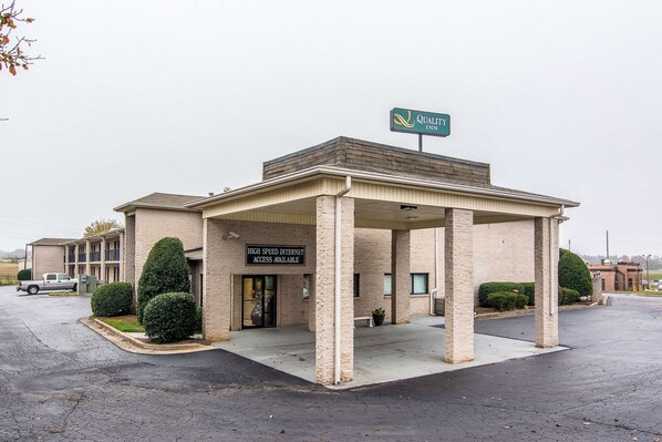 Exterior - Quality Inn Oakwood - Gainesville (Flowery Branch)