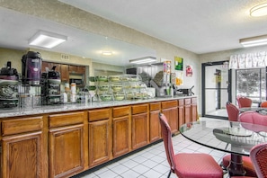 Free buffet breakfast - Quality Inn Oakwood - Gainesville (Flowery Branch)