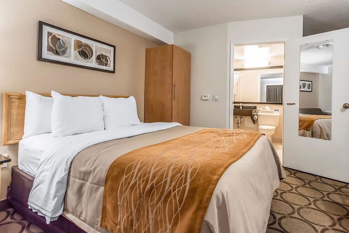 Literie de qualité, lit avec matelas à plateau-coussin, décor unique