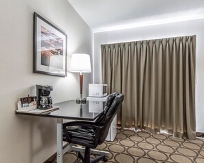 Deluxe Room, 1 Queen Bed, Refrigerator & Microwave, Ground Floor | Premium bedding, pillowtop beds, individually decorated - Comfort Inn Riviere-du-Loup (Rivière-du-Loup)
