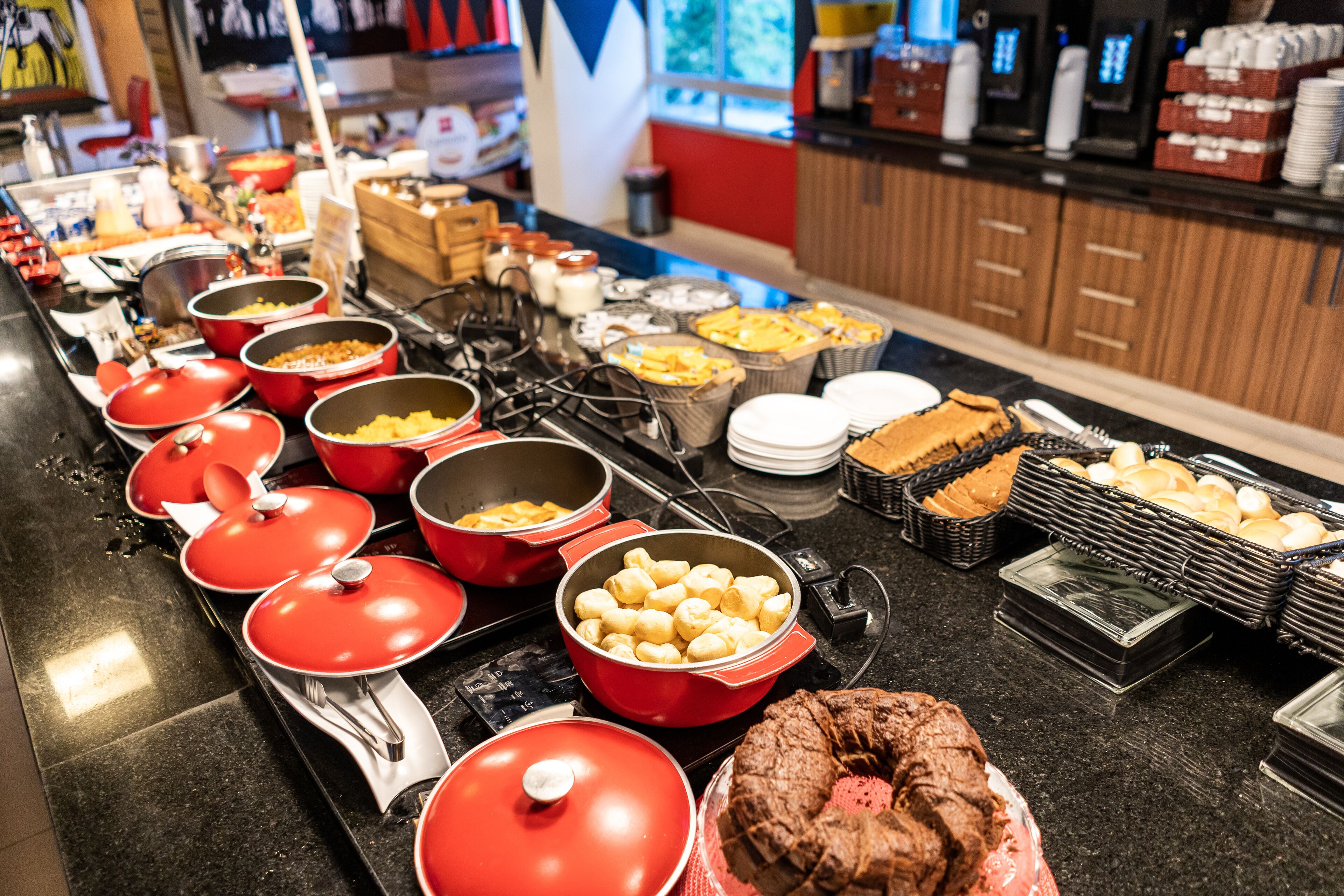 Café da manhã completo diário (BRL 53 por pessoa) 