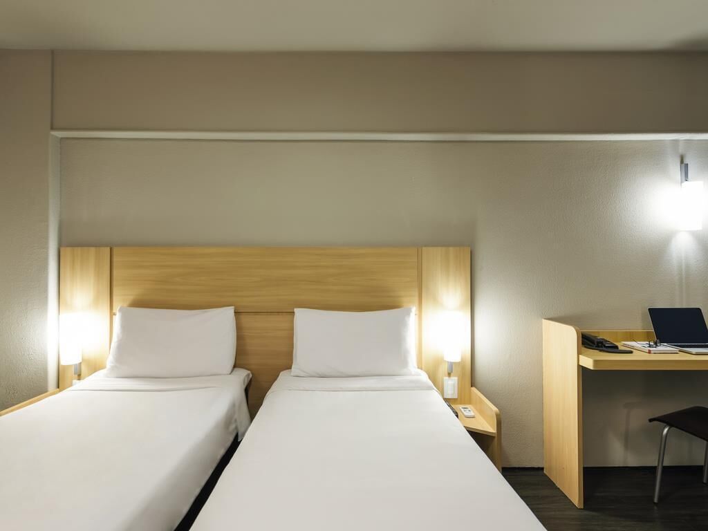 Standardzimmer, 2 Einzelbetten | Schreibtisch, Verdunkelungsvorhänge, kostenlose Babybetten