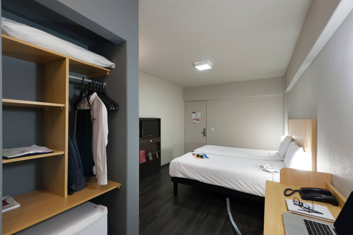 standard room, 2 single beds | 1 bedroom, desk, blackout curtains, free cots/infant beds