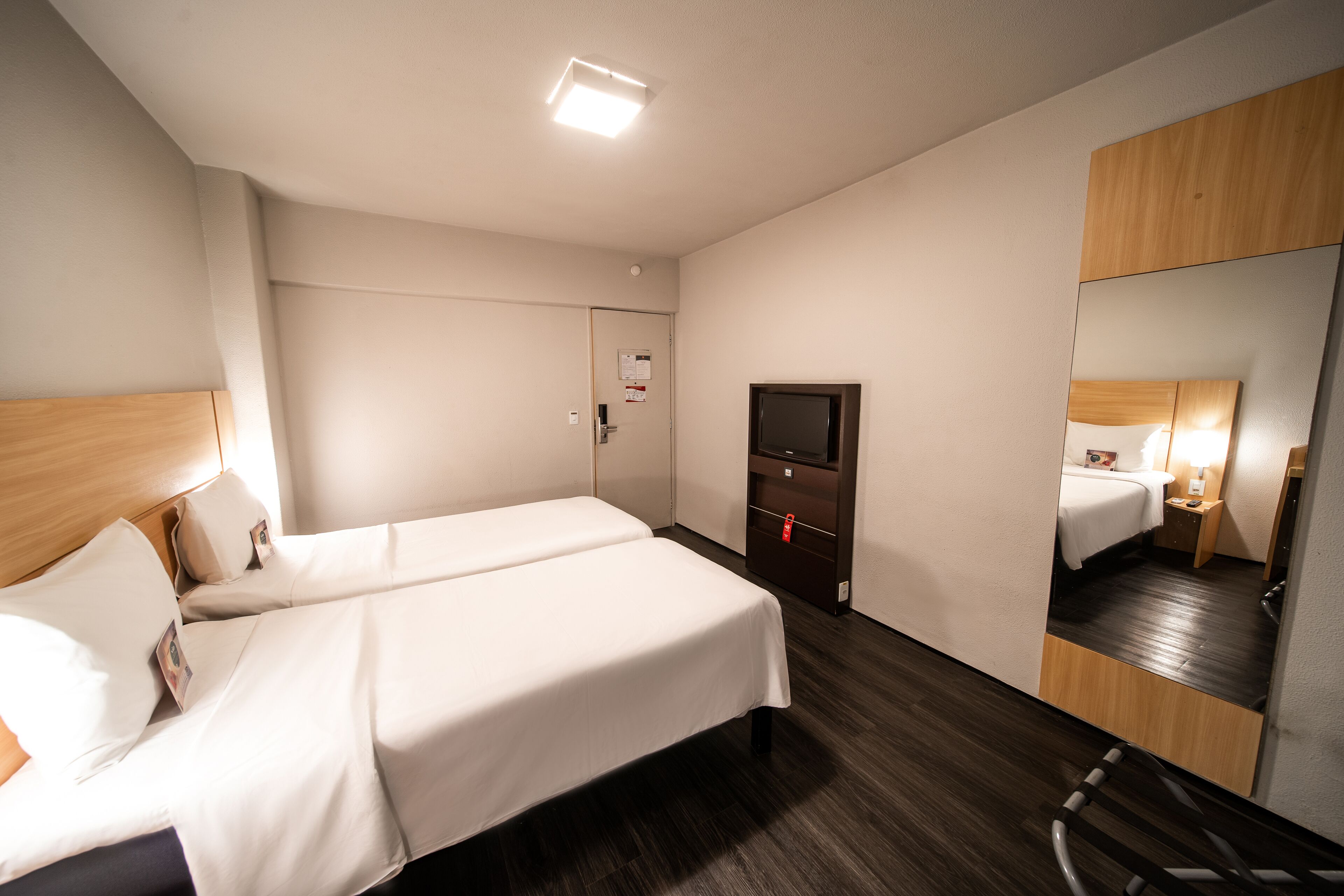 standard room, 2 single beds | 1 bedroom, desk, blackout curtains, free cots/infant beds