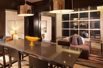 Serves lunch and dinner at Hilton Boston Back Bay