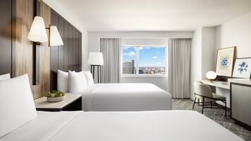 Literie de qualité, couette en duvet, lit avec matelas à plateau-coussin