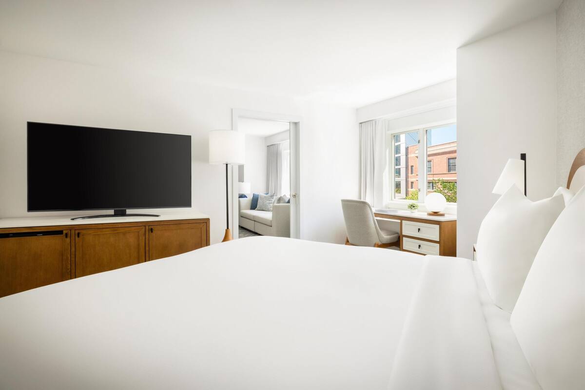 Junior Suite, 1 King Bed | Premium bedding, down comforters, pillowtop beds, in-room safe