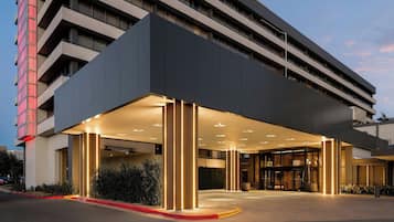 الإطلالة من المنشأة