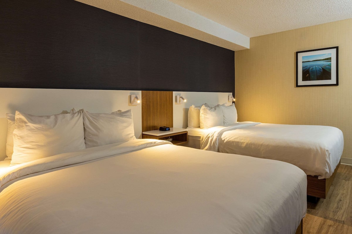 Premium bedding, pillowtop beds, desk, laptop workspace
