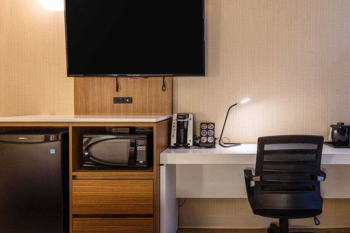 premium bedding, pillow-top beds, desk, laptop workspace