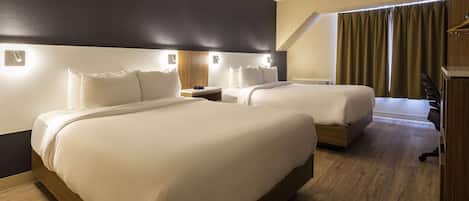Deluxe-Zimmer, 2 Queen-Betten | Hochwertige Bettwaren, Pillowtop-Betten, Schreibtisch