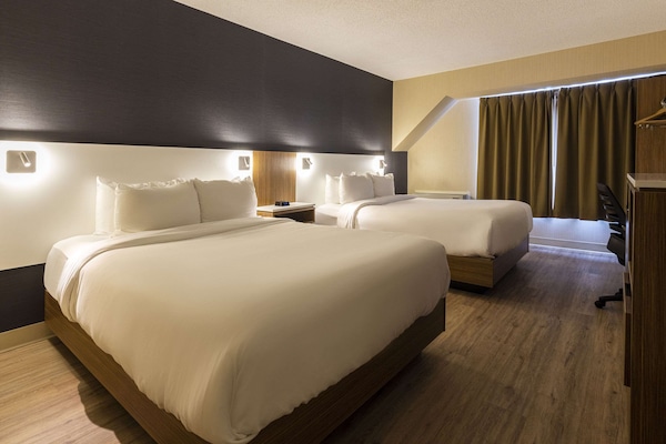 Chambre 2 lits Queen, 2e Plancher | Literie de qualité supérieure, surmatelas, bureau