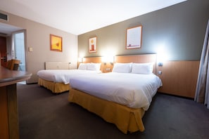 1 bedroom, minibar, desk, blackout drapes
