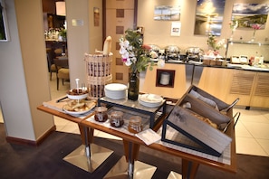 Daily buffet breakfast (EUR 15.00 per person)