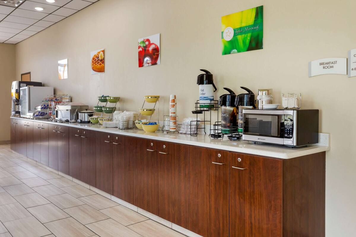 free daily full breakfast