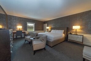 Executive Suite, Multiple Beds | Egyptian cotton sheets, premium bedding, pillow-top beds, in-room safe - The Grand Resort (Warren)