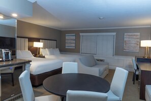 Egyptian cotton sheets, premium bedding, pillow-top beds, in-room safe - The Grand Resort (Warren)