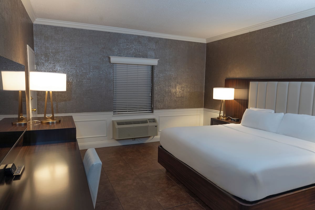 Chambre, 1 très grand lit (Pet) | Draps en coton égyptien, literie de qualité supérieure, surmatelas