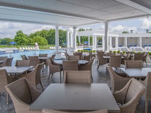 2 restaurants, dinner served - The Grand Resort (Warren)