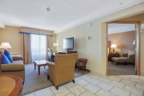 Executive Suite, 1 King Bed, Non Smoking | 1 bedroom, desk, laptop workspace, blackout drapes