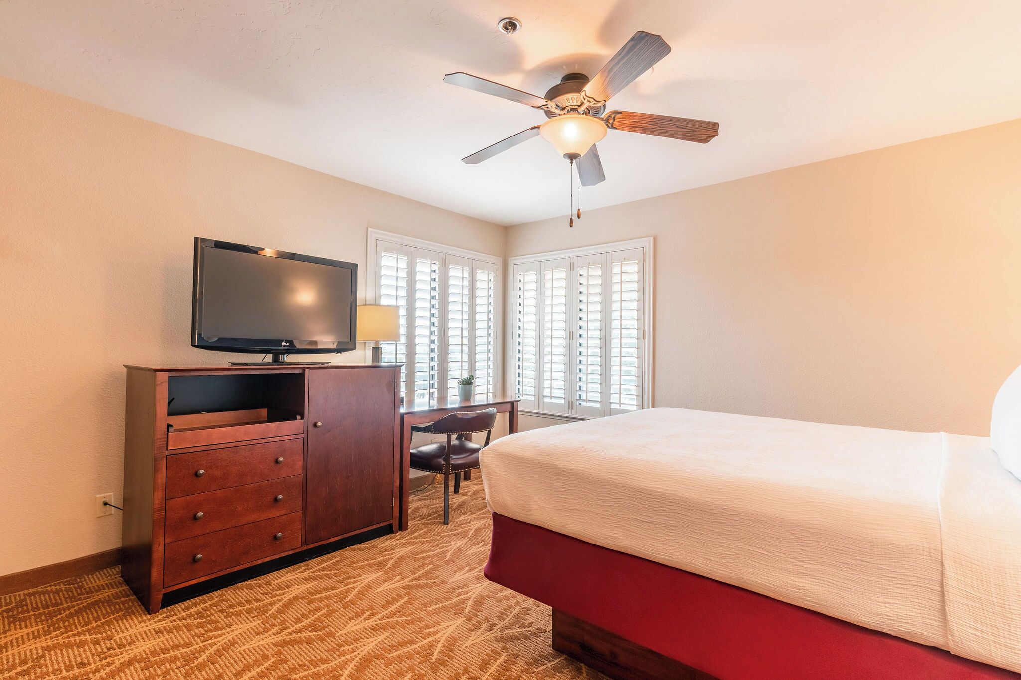 family room | 1 bedroom, desk, iron/ironing board, free wifi