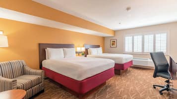 Standard Room, 2 Queen Beds, Microwave | Una scrivania, ferro/asse da stiro, Wi-Fi gratuito, lenzuola