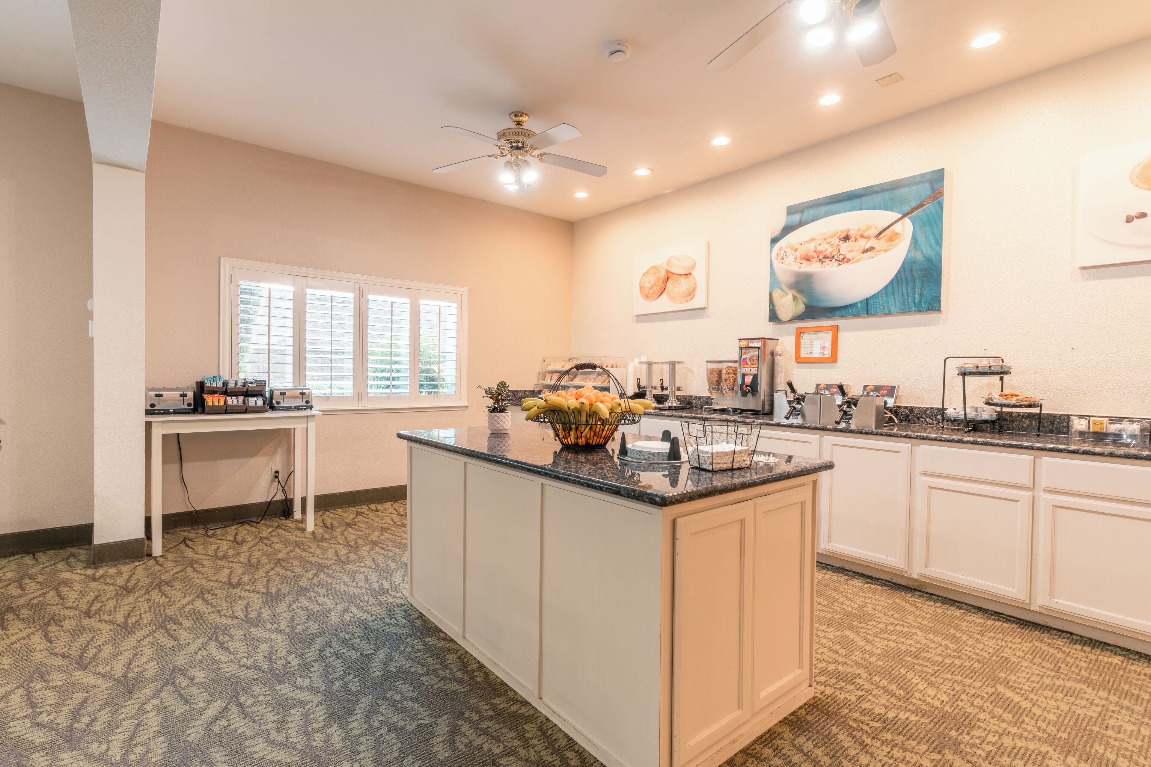 free daily continental breakfast