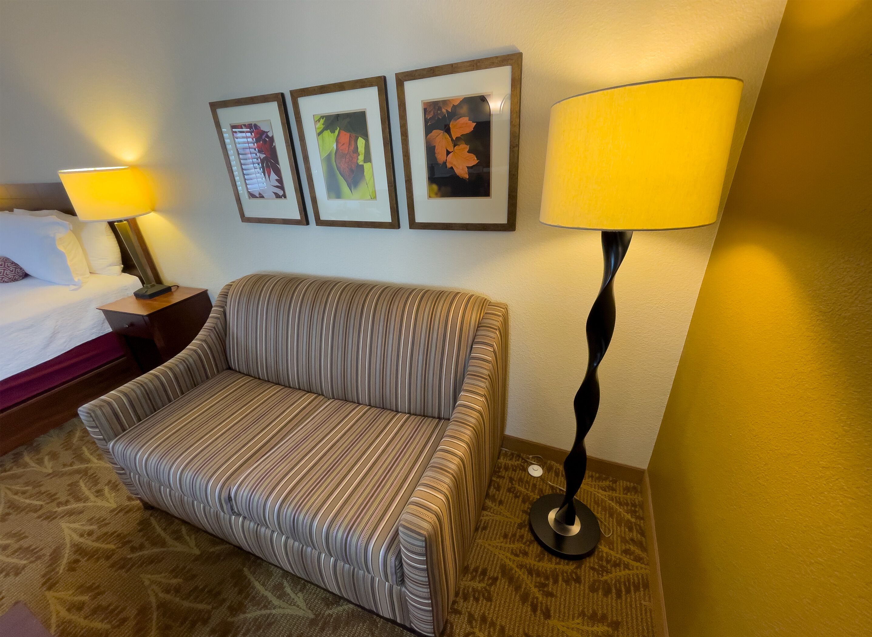 business single room, microwave | 1 bedroom, desk, iron/ironing board, free wifi