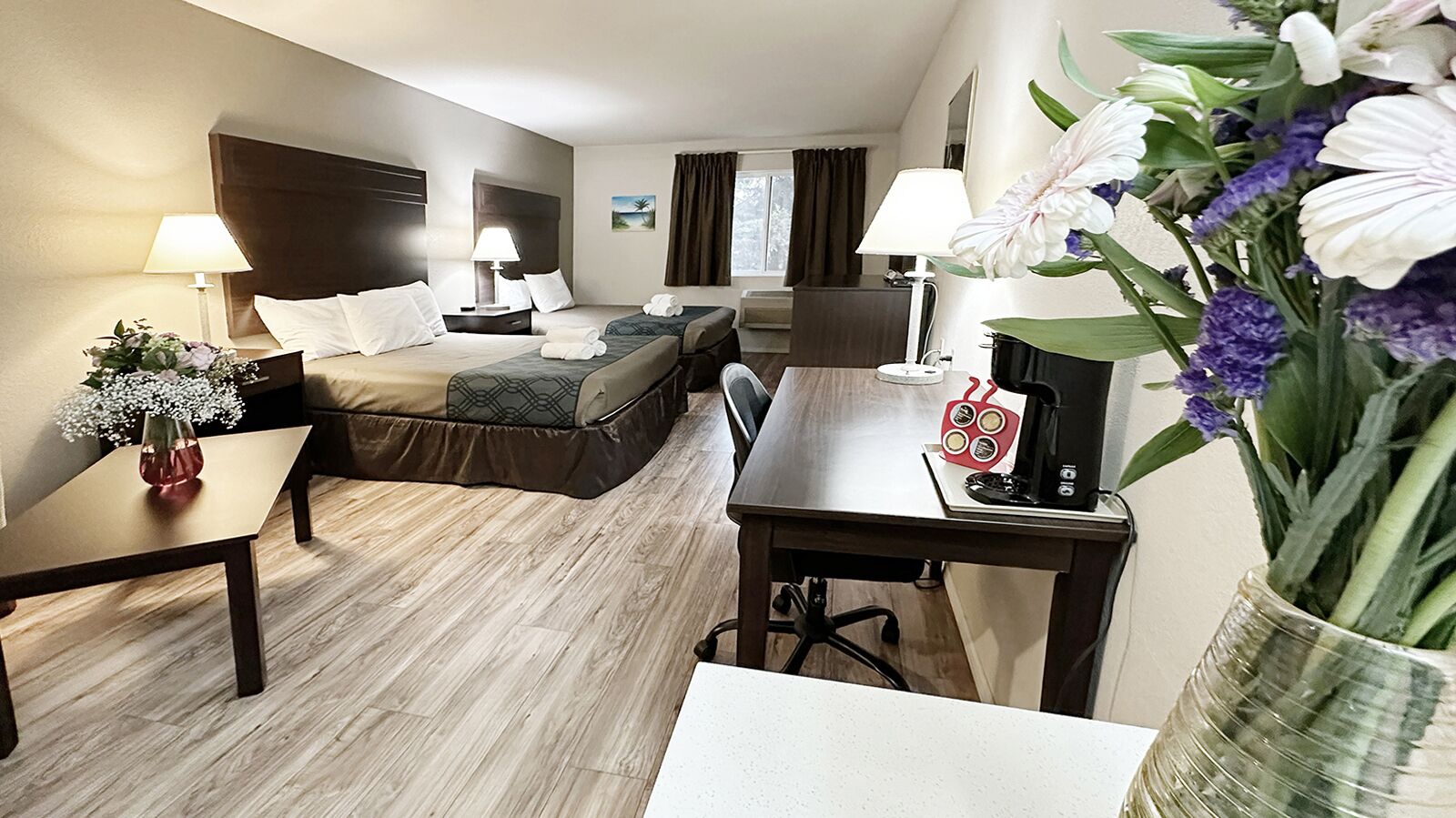 エクスクルーシブ ダブルルーム | デスク、ノートパソコン用作業スペース、遮光カーテン、アイロン / アイロン台