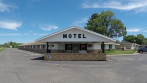 Front of property - El Rancho Motel (Ladysmith)