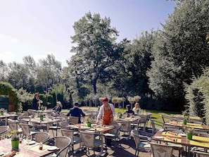 Breakfast, lunch and dinner served