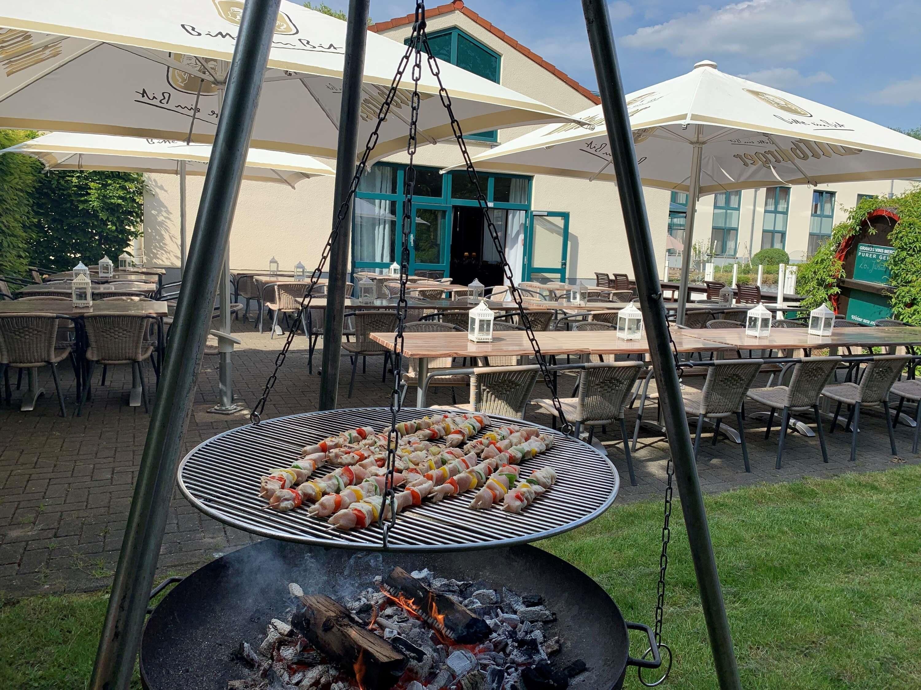 breakfast, lunch and dinner served