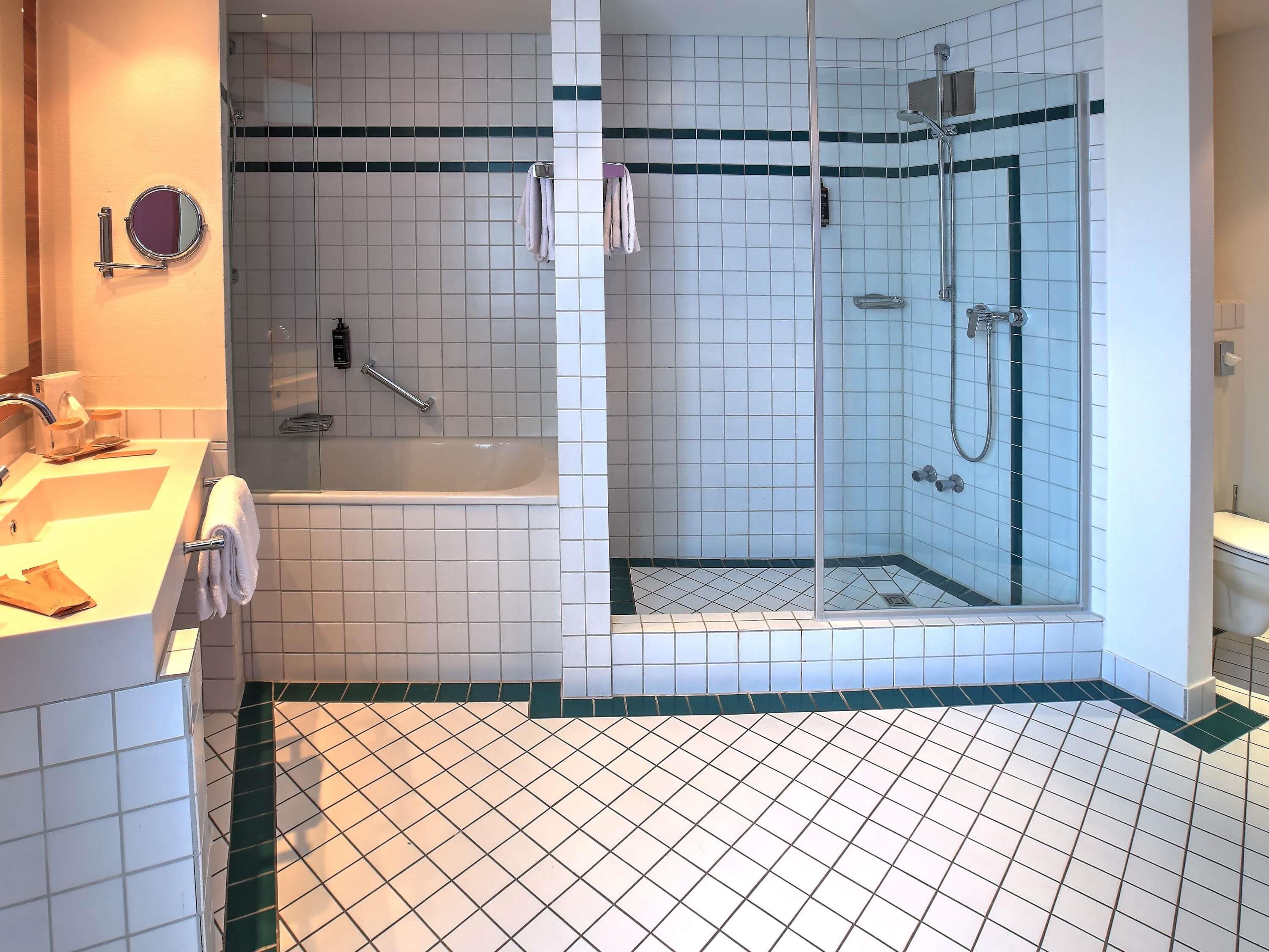 superior suite, 1 double bed | minibar, in-room safe, desk, laptop workspace