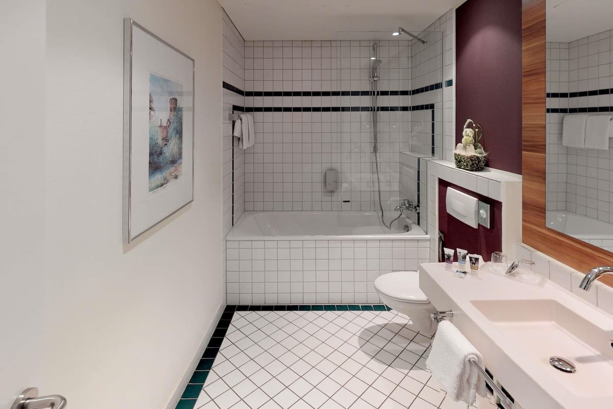 Superior Room, 2 Twin Beds | Minibar, in-room safe, desk, laptop workspace