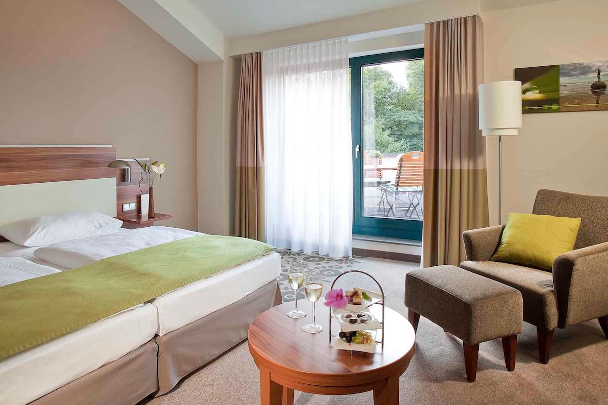 Minibar, in-room safe, desk, laptop workspace