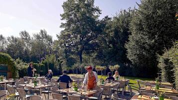 Breakfast, lunch and dinner served