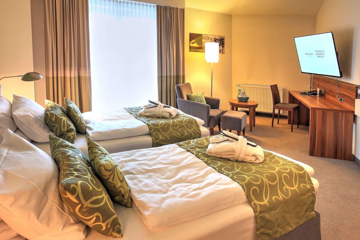 Superior Room, 2 Twin Beds | Minibar, in-room safe, desk, laptop workspace