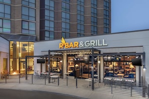 2 restaurants, breakfast, lunch, dinner served; American cuisine