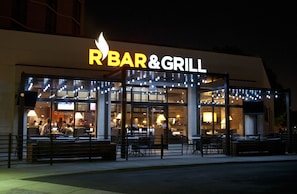 2 restaurants, breakfast, lunch, dinner served; American cuisine