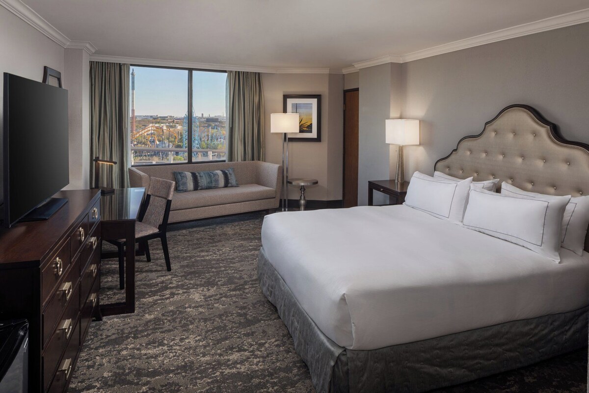 1 bedroom, premium bedding, in-room safe, desk