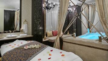 Sauna, hot tub, steam room, hot springs/mineral springs, body treatments