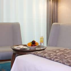 Premium kamer, 1 kingsize bed (Minibar) | 1 slaapkamer, een minibar, een kluis op de kamer, een bureau